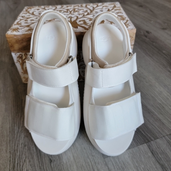 UGG LA Cloud Strap Sandal - Picture 4 of 9